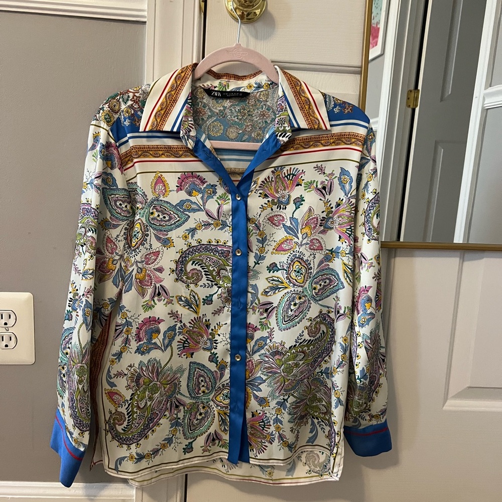 Zara button up blouse size medium